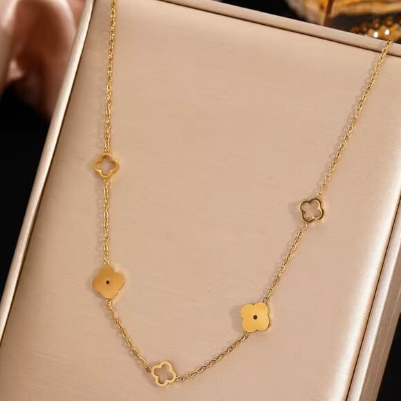 14K Gold Filled Four Leaf Clover Necklace - Picture 4 of 4